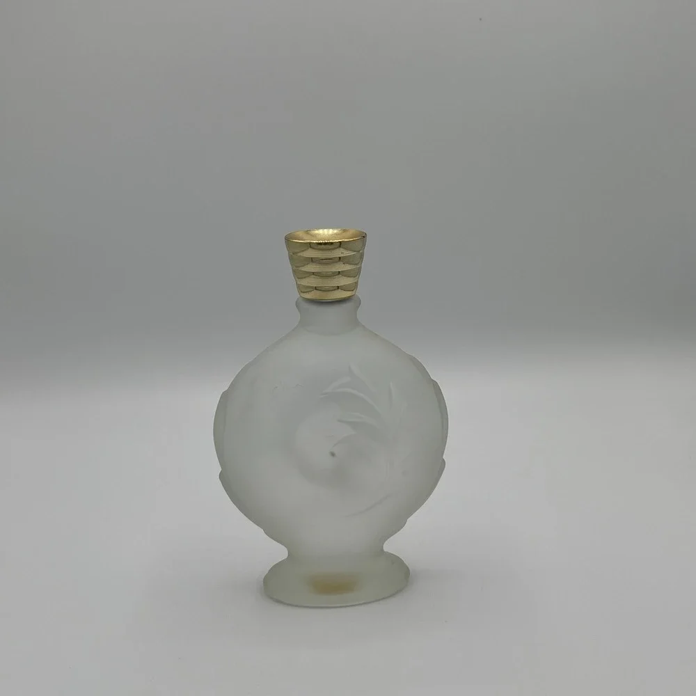 Vintage 1973 Avon Skin So Soft Bath Oil Bottle Embossed Birds Full & Unused - Picture 1 of 6